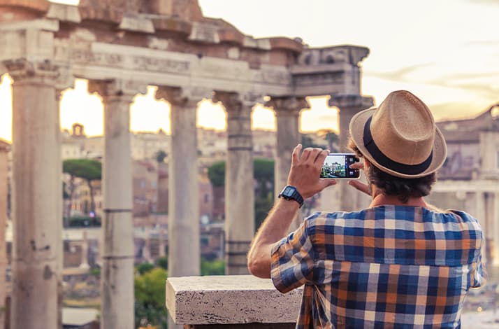 Explore iconic landmarks in Rome with a local and enjoy a unique apertif